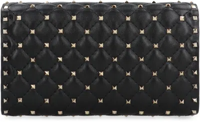Shop Valentino Garavani - Rockstud Spike Wallet On Chain In Black