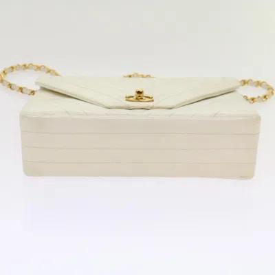 CHANEL Pre-owned Timeless/classique White Leather Shoulder Bag ()