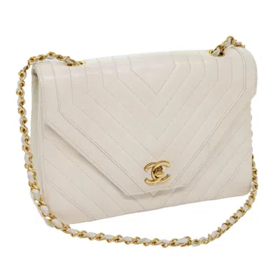 Pre-owned Chanel Timeless/classique White Leather Shoulder Bag ()