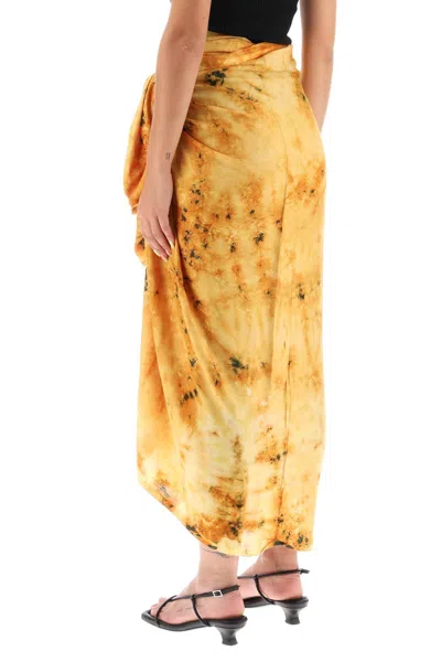 Shop Sun Chasers Sarong In Tie Dye Cotton In 橙子