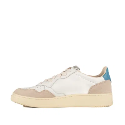 AUTRY AUTRY SNEAKERS MEDALIST LOW IN SUEDE AND WHITE LEATHER BLUE HEEL 