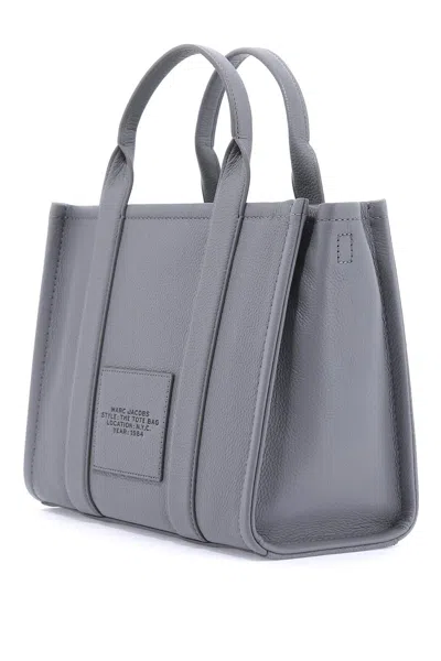 Shop Marc Jacobs The Leather Medium Tote Bag In 灰色的