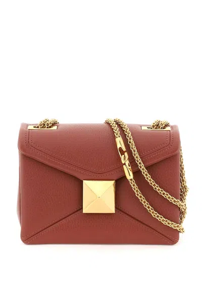 Shop Valentino Garavani Grained Leather One Stud Bag With Chain In 红色的