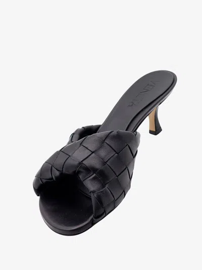 Bottega Veneta Interciato Woven Twist Mule Sandals In Black