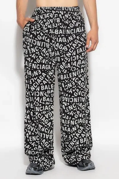 Shop Balenciaga High-end Men's Fashion: All-over Logo Printed Cotton Trousers For Fw23 In Black Grey