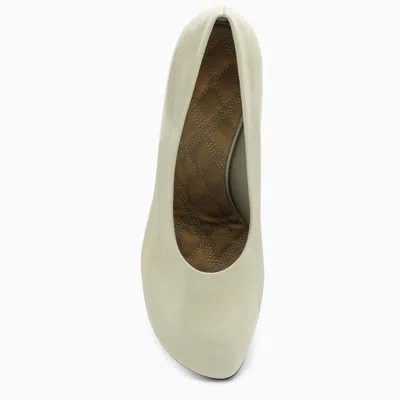 Burberry Beige Shiny Lambskin Pumps With Quilted Insole In White