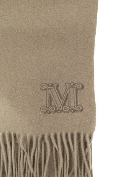 Shop Max Mara Luxurious 100% Cashmere Scarf In Camel For Women