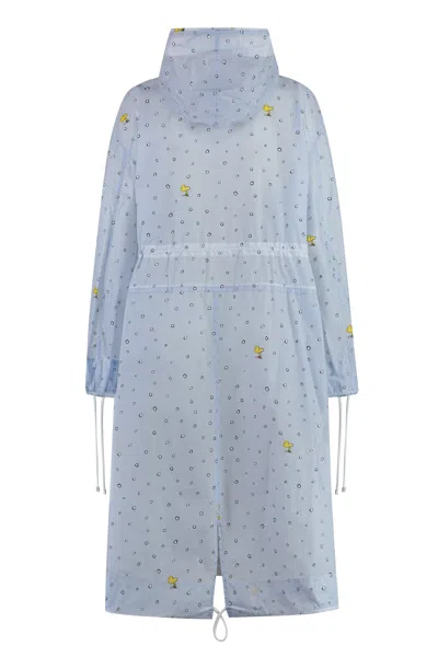 Shop Moncler Peanuts Print Hooded Raincoat For Women In Light Blue