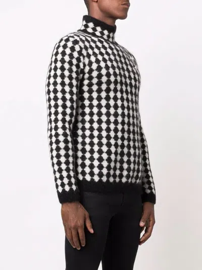 SAINT LAURENT LUXURIOUS MEN'S KNITWEAR FOR WINTER 2024 