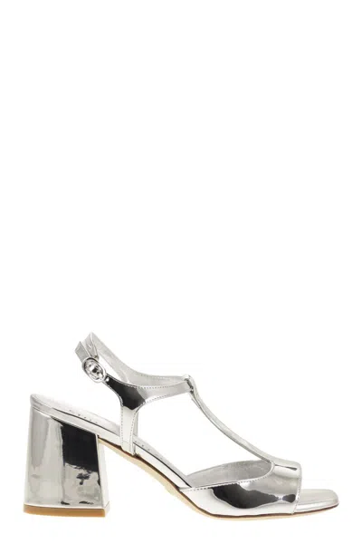 Shop Stuart Weitzman Sophisticated Silver Mirrored Leather T-sandals For Women In Grey