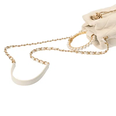 Pre-owned Chanel White Leather Shoulder Bag ()