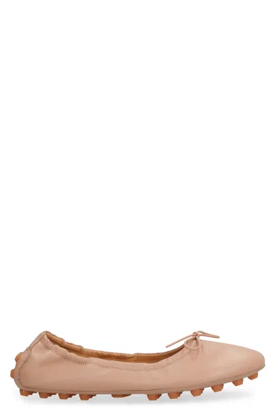Shop Tod's Packable Round Toeline Leather Ballet Flats In Beige