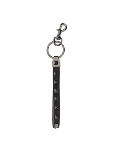 Shop Valentino Garavani Key Rings In Black