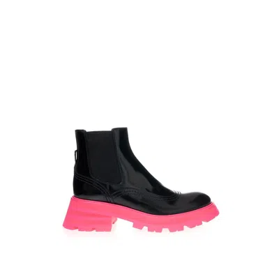 Alexander Mcqueen Elegant Black Leather Boots In Black