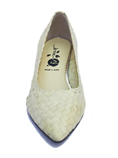 La Rose Carol Woven-design Pumps In Maiz