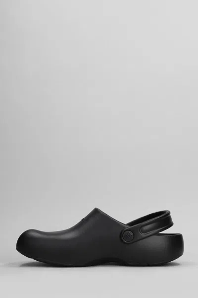 Shop Balenciaga Sunday Molded Slipper-mule In Black