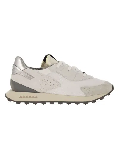 Run Of Men's Piuma - Sneakers In White,silver