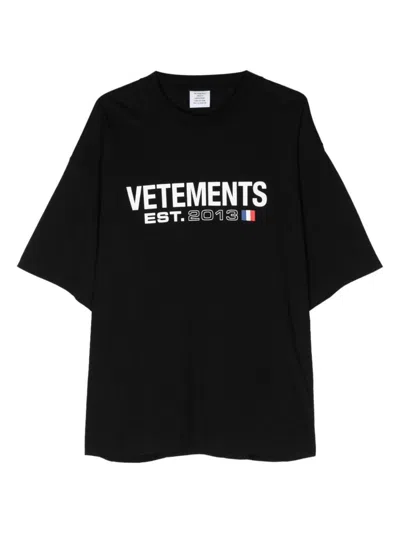 VETEMENTS LOGO T-SHIRT ロゴ Tシャツ VETEMENTS ロゴ Tシャツ | ブラック | FARFETCH JP
