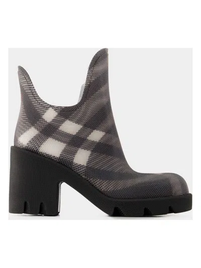 Burberry Marsh Check Rubber Rain Booties In Black
