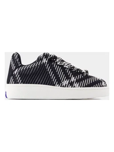 Burberry Check-patterned Low-top Sneakers In Black