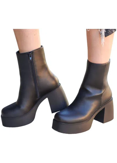 Fortune Dynamic Women's Ankle Boots In Black In Black
