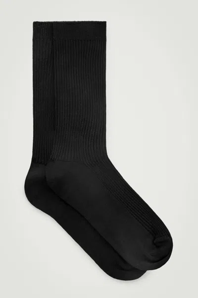 Shop Cos 2-pack Ribbed Socks In Black