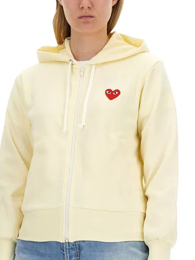 Shop Comme Des Garçons Play Felpa Con Patch Logo In White