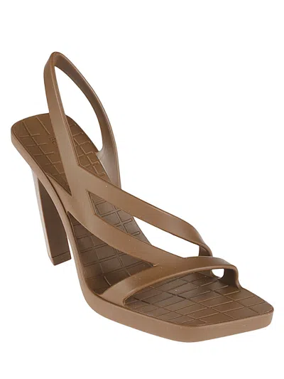 Bottega Veneta Jimbo Rubber Slingback Sandals In Brown