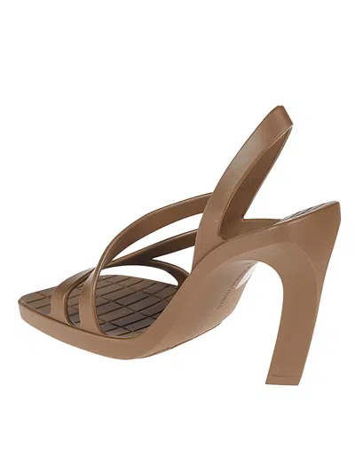 Bottega Veneta Jimbo Rubber Slingback Sandals In Brown