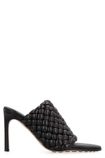 Bottega Veneta Black Intrecciato Curve Heeled Sandals In Black