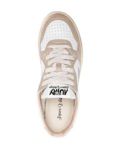 Autry Medalist Low Super Vintage Sneakers