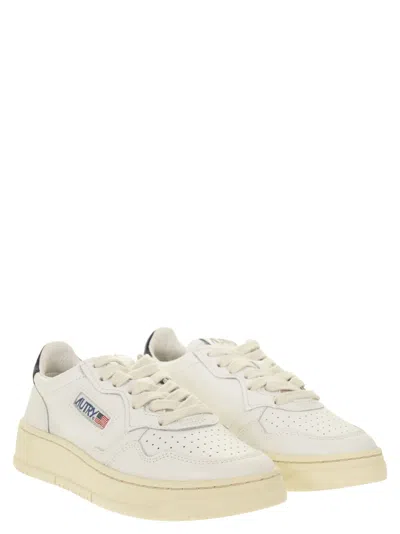 Autry Medalist Low Sneakers In White And Navy Blue Leather
