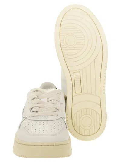 Autry Medalist Low Sneakers In White And Navy Blue Leather