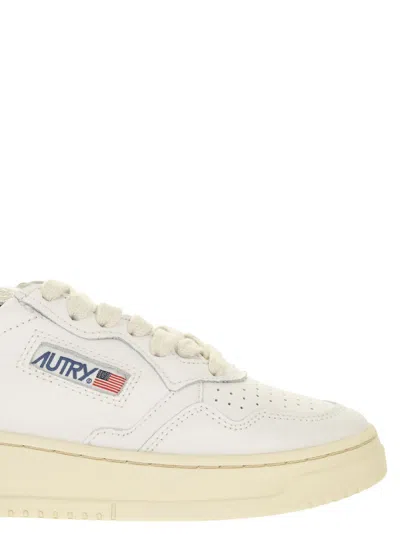 Autry Medalist Low Sneakers In White And Navy Blue Leather