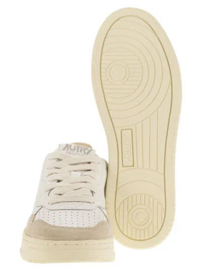 Autry Medalist Low-top Sneakers In White