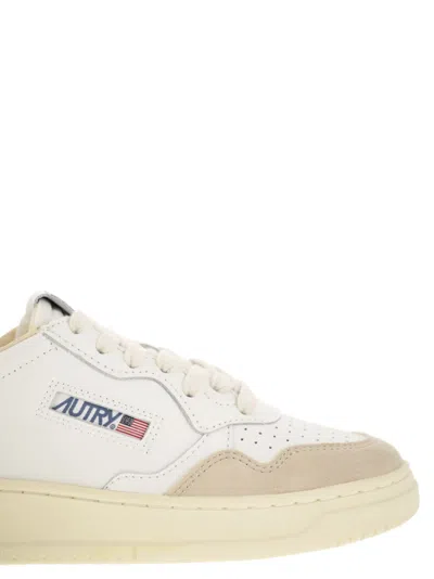 Autry Medalist Low-top Sneakers In White