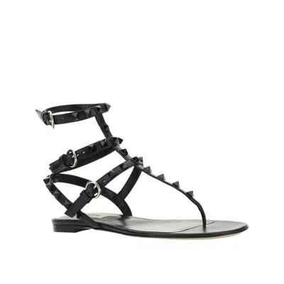 Valentino Garavani  Garavani Rockstud Flip Flop Sandlas In Black