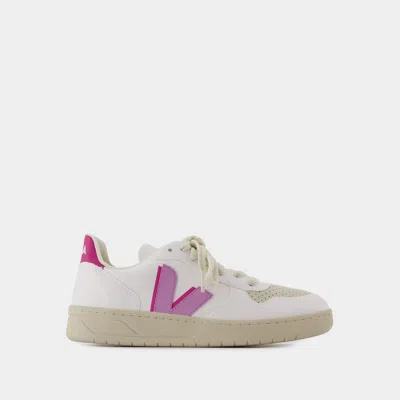 Veja V10 Womens Comfort Insole Faux Leather Running & Training Shoes In White