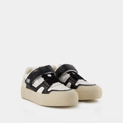 Ami Alexandre Mattiussi Ami Paris Low-top Adc Sneakers In Multicolor