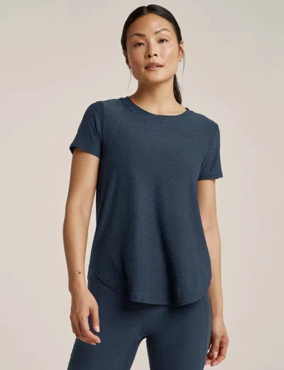 Beyond Yoga Featherweight On The Down Low Tee Nocturnal Navy In Blue