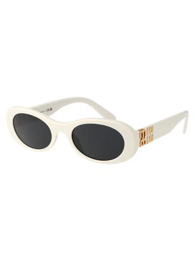 Miu Miu 0mu 06zs Sunglasses In 1425s0 White Ivory