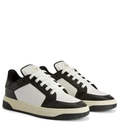 Giuseppe Zanotti Gz94 Low-top Leather Sneakers In Black