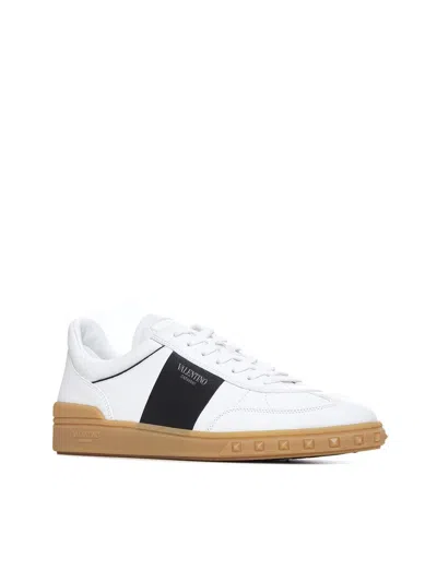 Shop Valentino Garavani Sneakers In Bianco-nero-bianco-nero/ambra