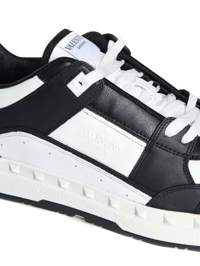 Shop Valentino Garavani Sneakers In Nero-bianco/bianco-nero/bianco