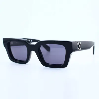 Shop Off-white Sunglasses In Black