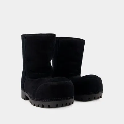 Shop Balenciaga Alaska Fur Low Boots In Black