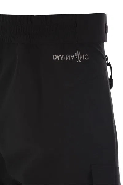 Moncler Black Trousers With Cargo Pockets In Black