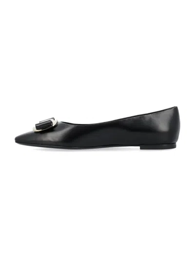 Shop Ferragamo Salvatore  New Vara Plate Ballet Flat In Black