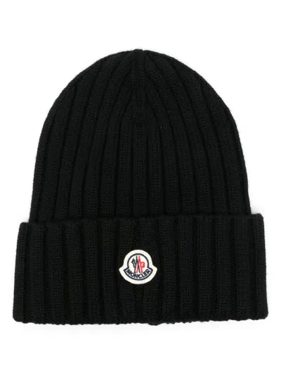 Moncler Mol20933b00036a9327999bb Ribbed Merino Wool Beanie In Black