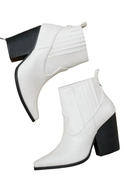 Qupid Women's Easy As That Ankle Boots In White In White